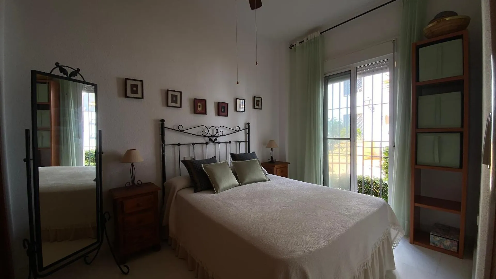 Apartamento A Pie De Playa Rota 0*,
