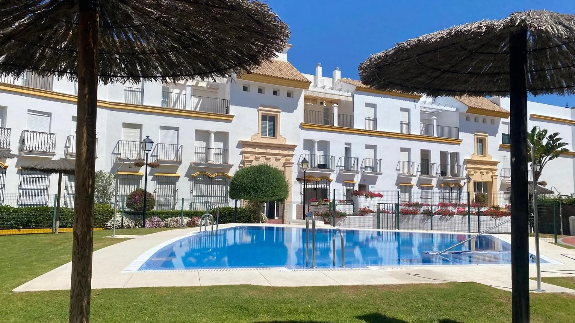 Apartamento A Pie De Playa contacts